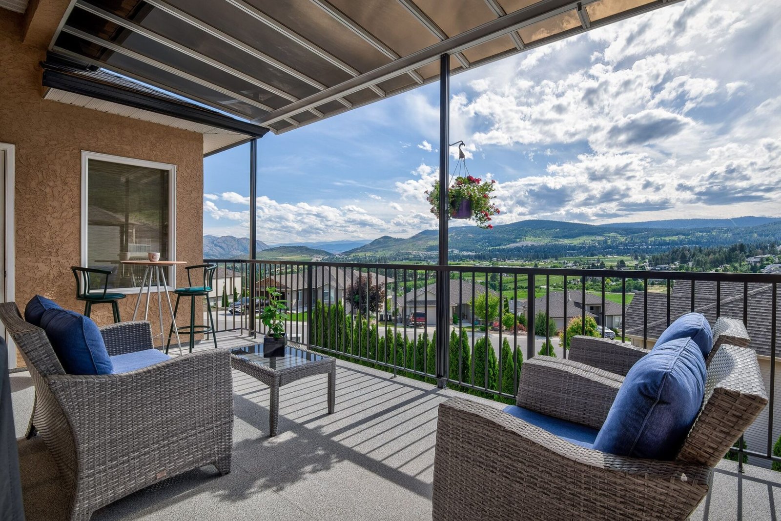 Use bitcoin or other cryptocurrencies to book and pay for bed and breakfast in West Kelowna, British Columbia, Canada