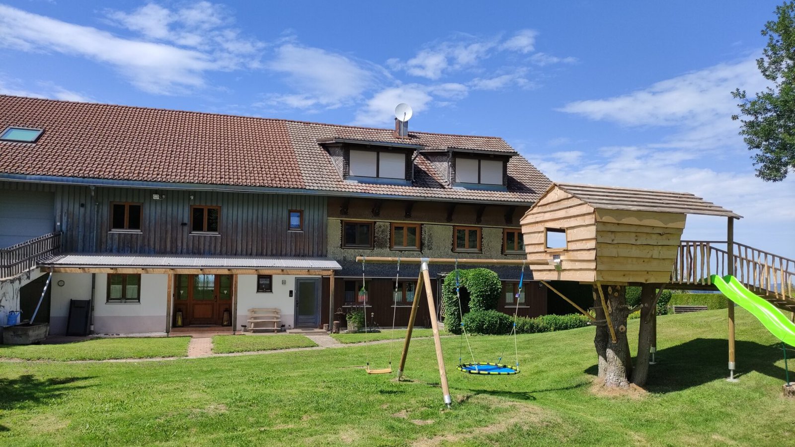 Use bitcoin or other cryptocurrencies to book and pay for apartments in Hinterschweinhöf, Oberreute, Germany, picture 10