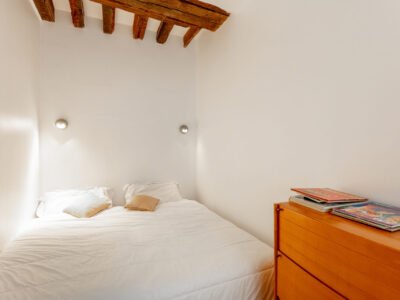Parisian Gateaway